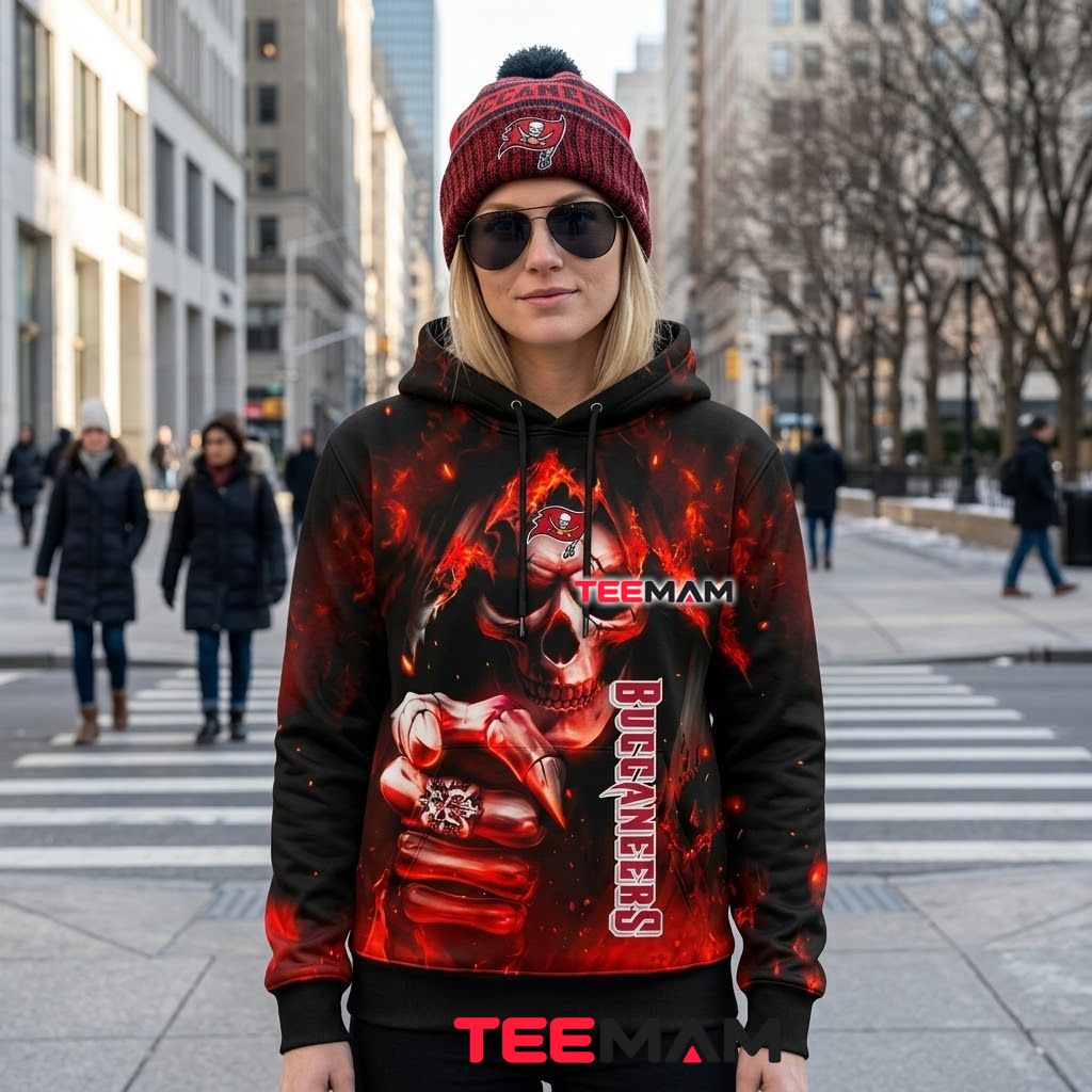 Tampa Bay Buccaneers 3D Hoodie Fiery Skull Fist Back Tampa Bay Buccaneers 3D Hoodie Fiery Skull Fist Back