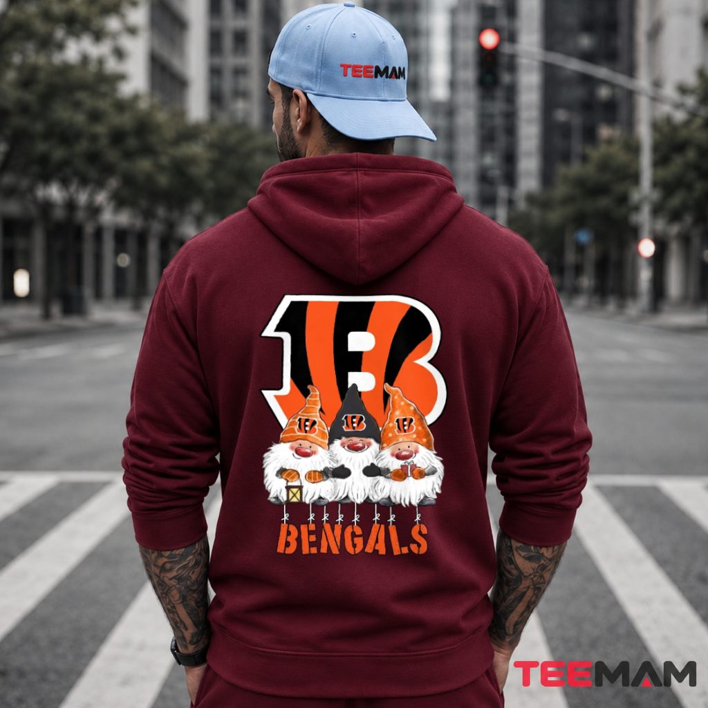 Cincinnati Bengals Christmas Three Gnomes Lantern Gift Hoodie Cincinnati Bengals Christmas Three Gnomes Lantern Gift Hoodie