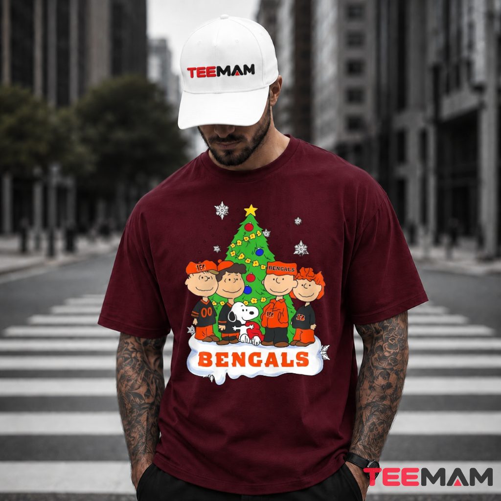Cincinnati Bengals Peanuts Christmas Tree T-Shirt
