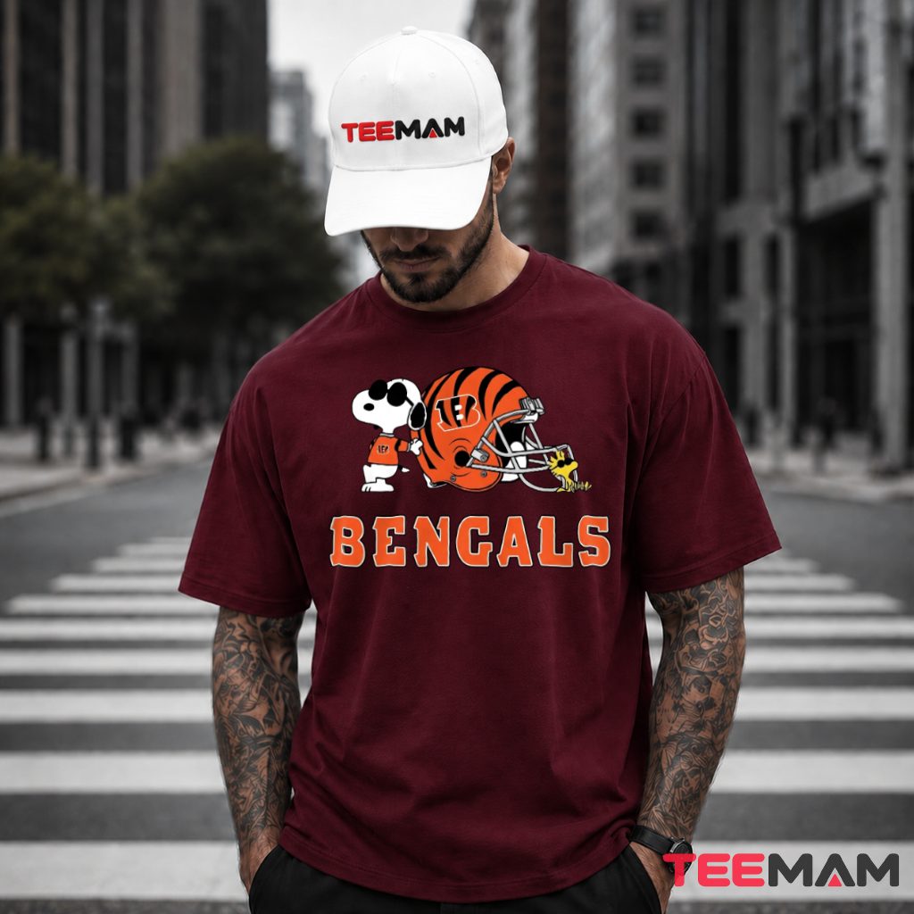 Cincinnati Bengals Snoopy Helmet Cool T-Shirt
