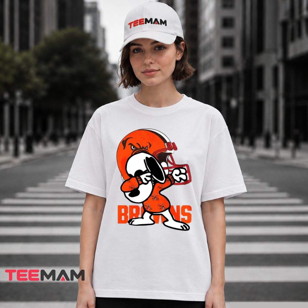 Cleveland Browns Snoopy Dabbing Helmet T-Shirt