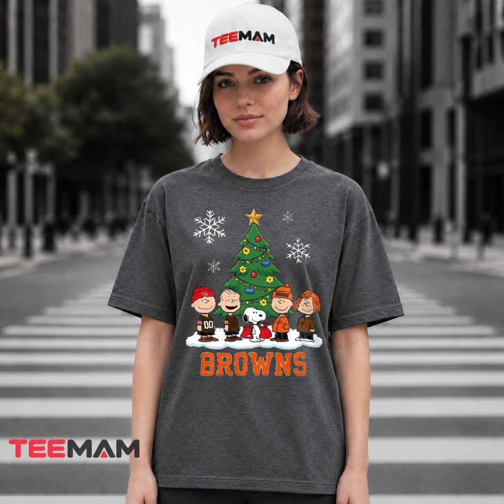 Cleveland Browns Snoopy Peanuts Christmas Tree T-Shirt