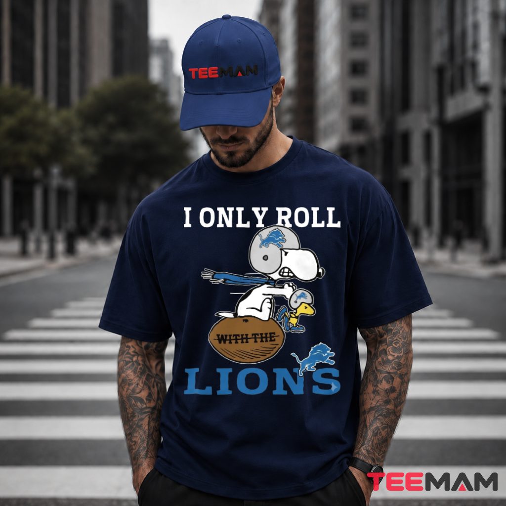 Detroit Lions Snoopy Football Roll T-Shirt