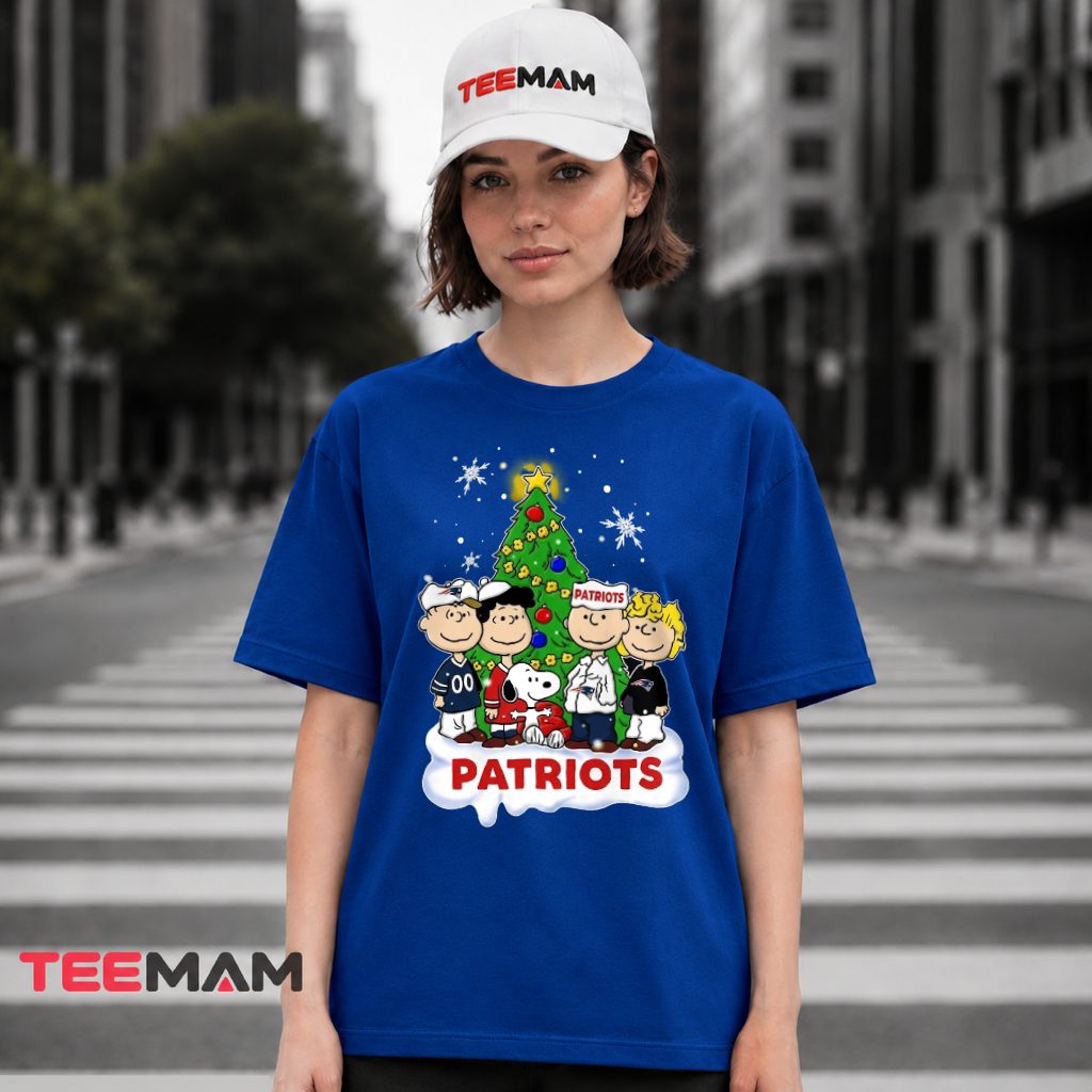 New England Patriots Snoopy Christmas Tree T-Shirt