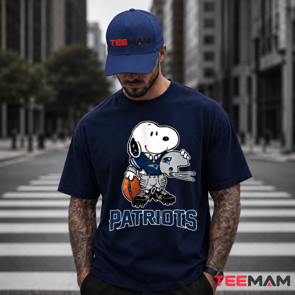 New England Patriots Snoopy Football Helmet T-Shirt