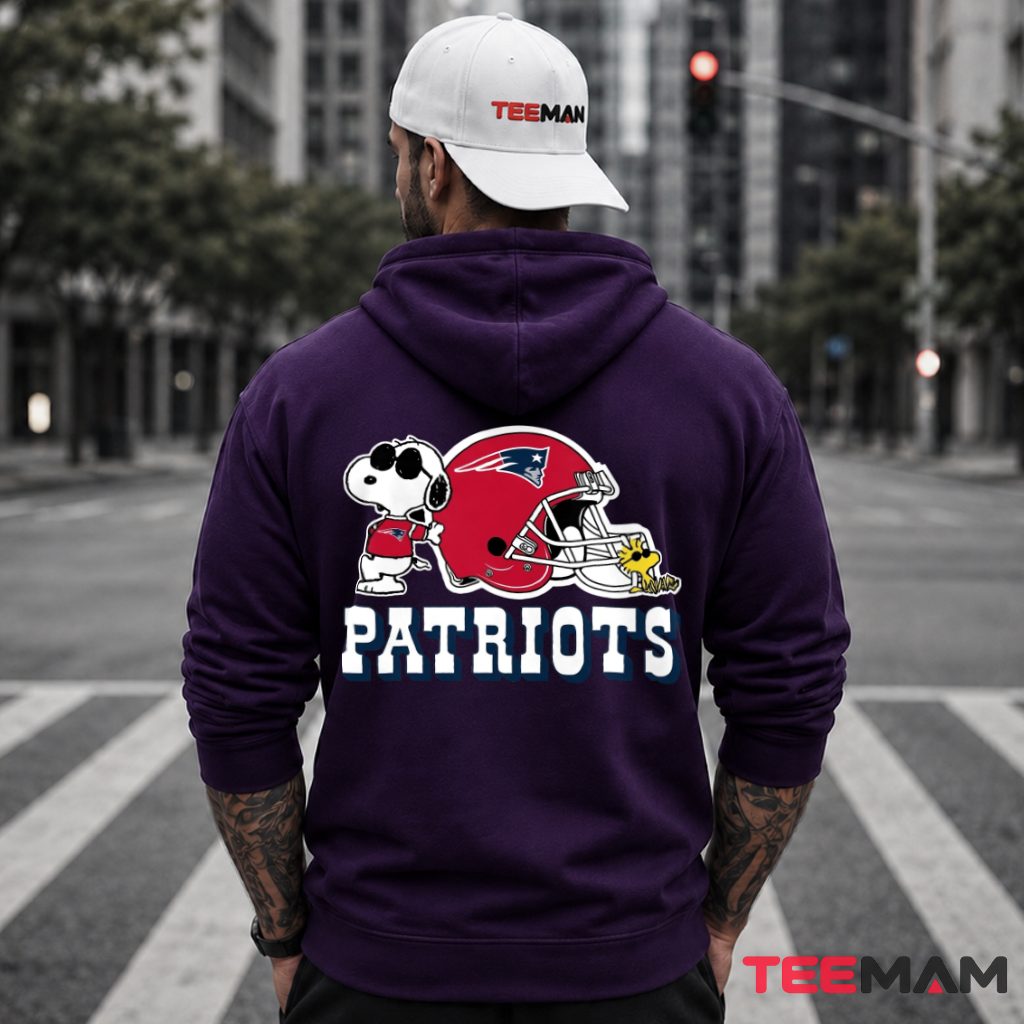 New England Patriots Snoopy Helmet Cool Hoodie New England Patriots Snoopy Helmet Cool Hoodie