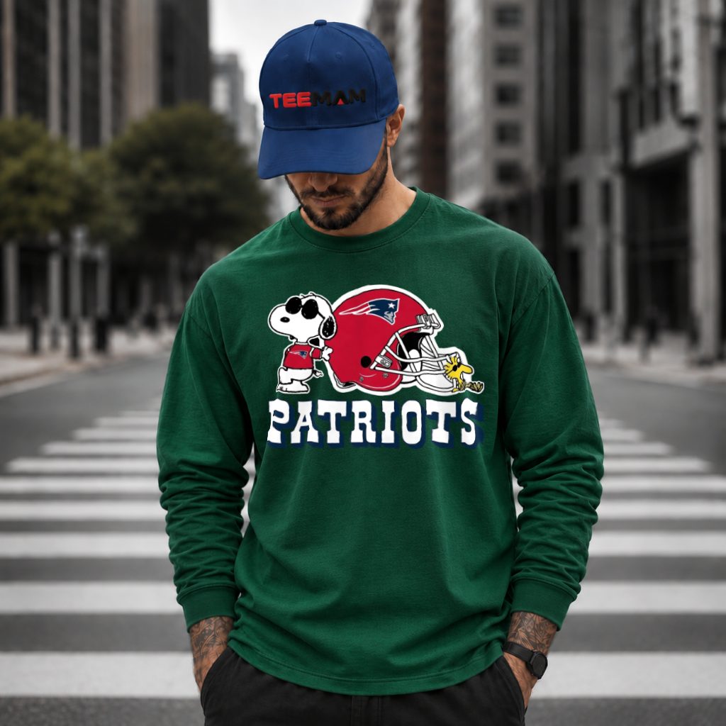 New England Patriots Snoopy Helmet Cool Long Sleeve New England Patriots Snoopy Helmet Cool Long Sleeve