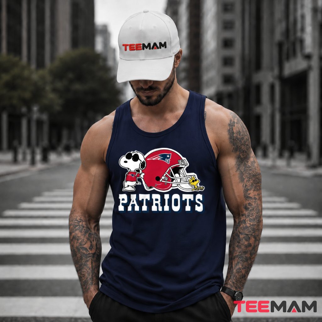 New England Patriots Snoopy Helmet Cool Tank Top New England Patriots Snoopy Helmet Cool Tank Top