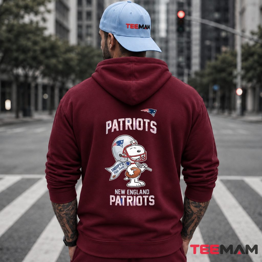 New England Patriots Snoopy Pats Team Hoodie New England Patriots Snoopy Pats Team Hoodie