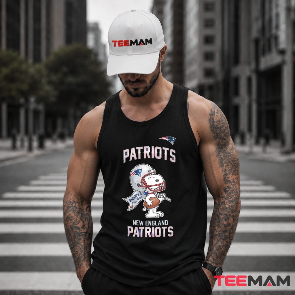 New England Patriots Snoopy Pats Team Tank Top New England Patriots Snoopy Pats Team Tank Top