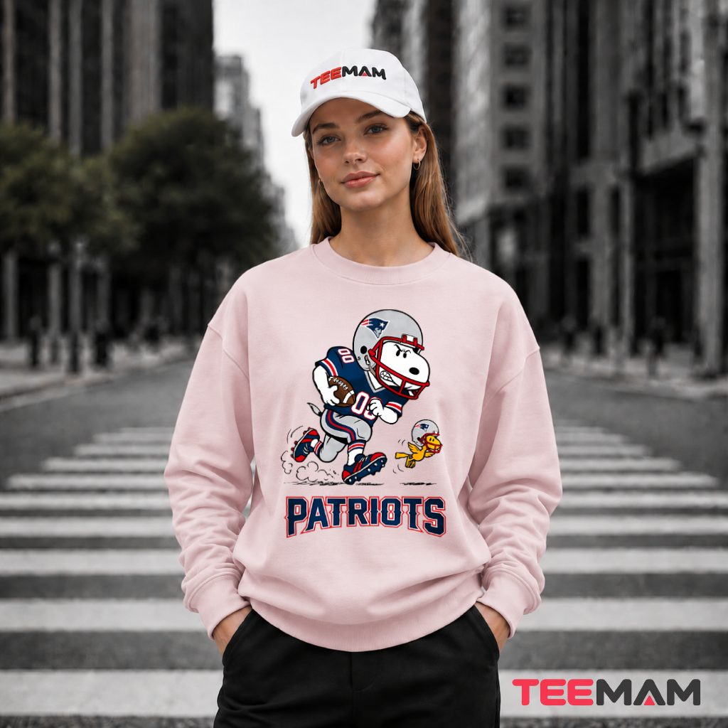 New England Patriots Snoopy Running Football Long Sleeve New England Patriots Snoopy Running Football Long Sleeve