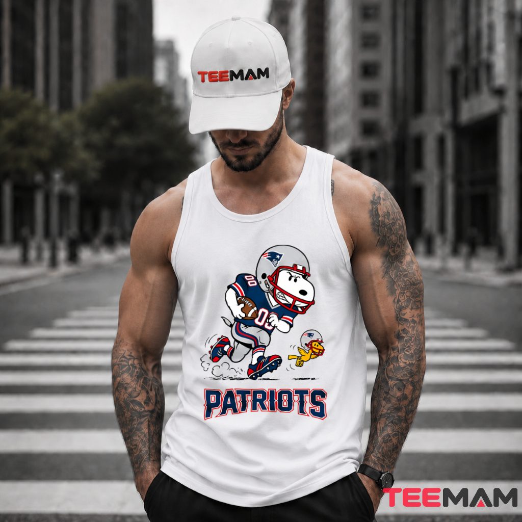 New England Patriots Snoopy Running Football Tank Top New England Patriots Snoopy Running Football Tank Top