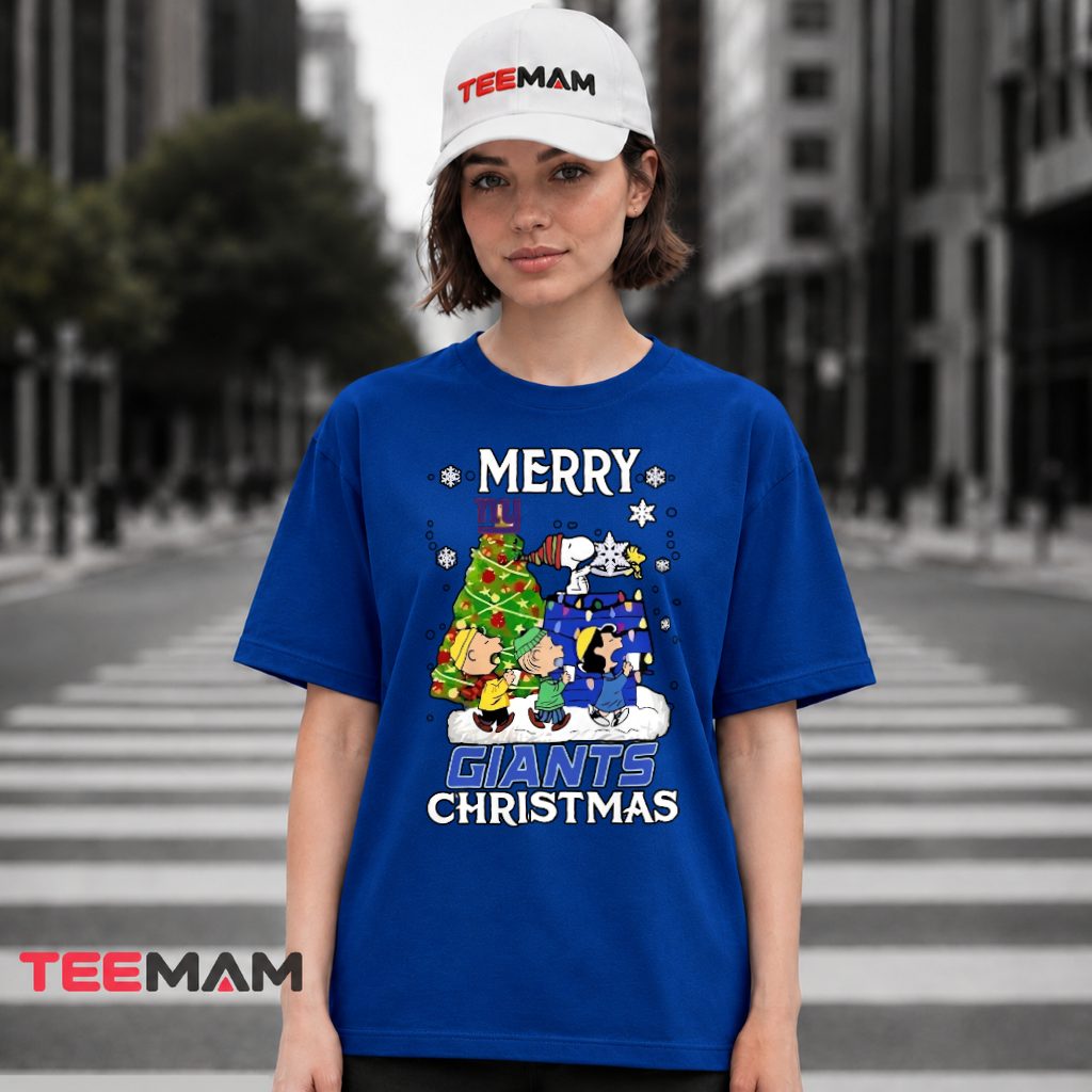 New York Giants Peanuts Snoopy Christmas Tree T-Shirt