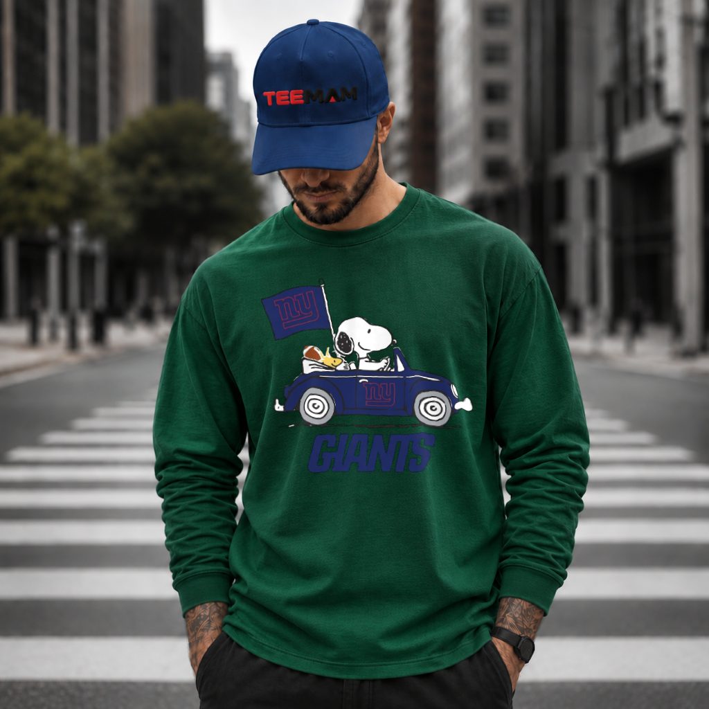 New York Giants Snoopy Convertible Car Flag Long Sleeve New York Giants Snoopy Convertible Car Flag Long Sleeve