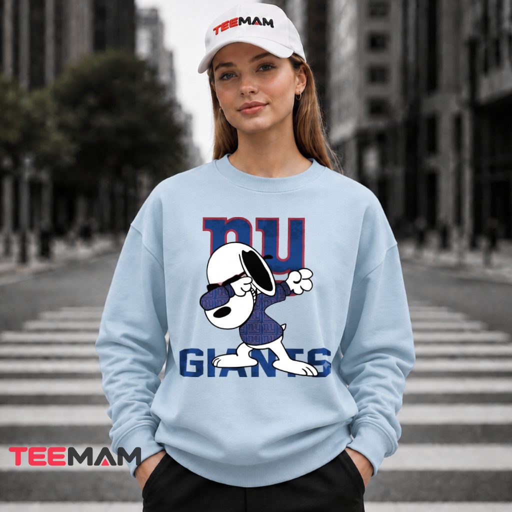 New York Giants Snoopy Dabbing Sunglasses Long Sleeve New York Giants Snoopy Dabbing Sunglasses Long Sleeve