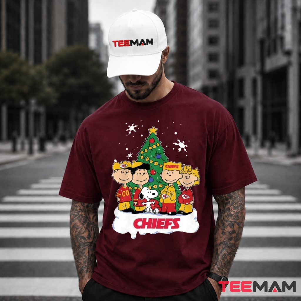 Peanuts Gang Kansas City Chiefs Christmas T-Shirt