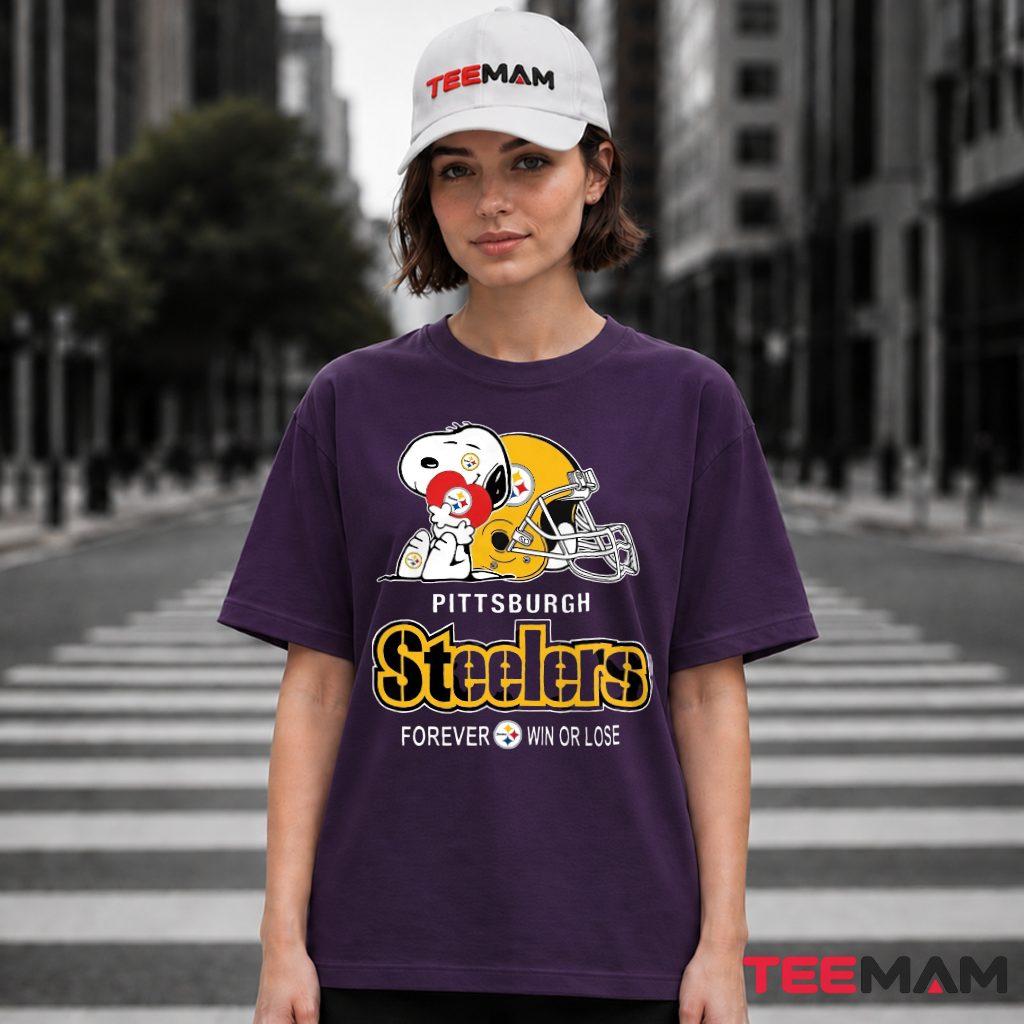 Pittsburgh Steelers Snoopy Forever Football T-Shirt