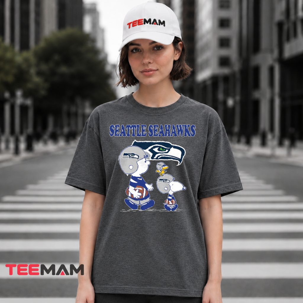 Seattle Seahawks Charlie Brown Snoopy Going T-Shirt